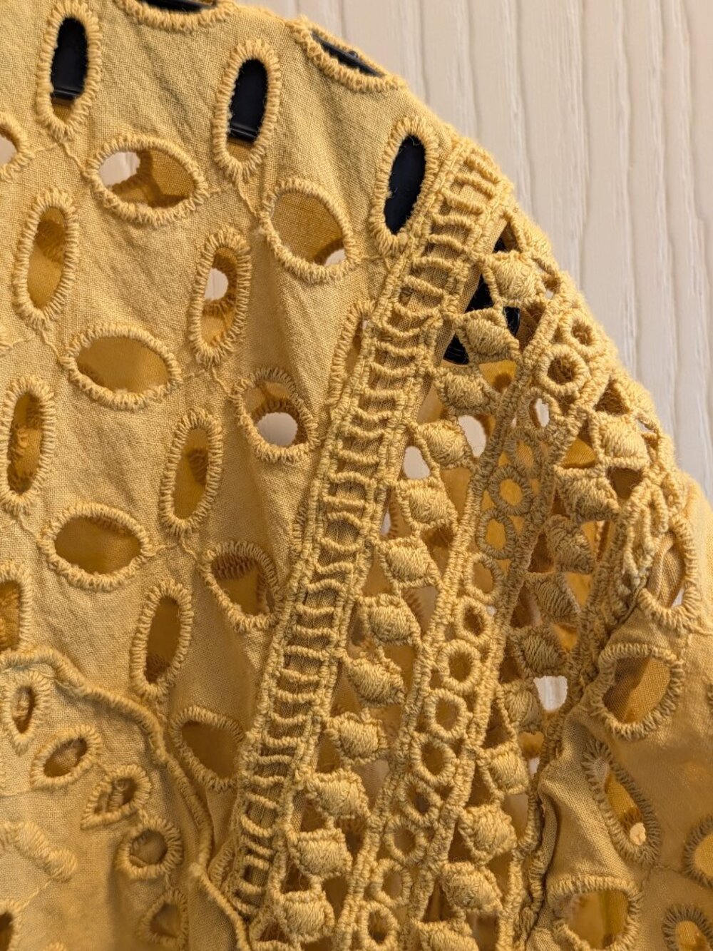 Chico’s Gold Eyelet Button-Down Blouse – Size 4 (US 20/22 XXL) | 100% Cotton - Picture 3 of 6